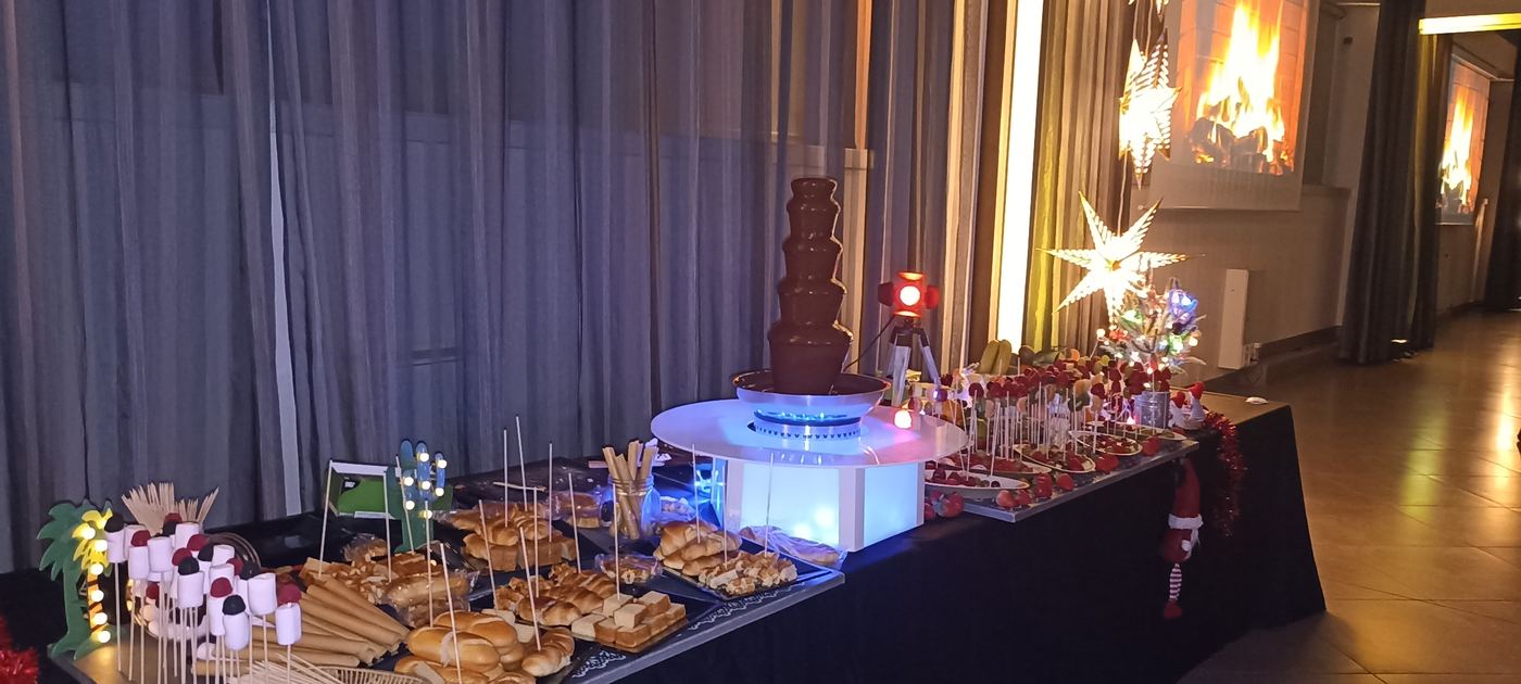 Fuente de chocolate de Hola Festa en un evento de empresa en Barcelona, Girona, Tarragona y Lleida