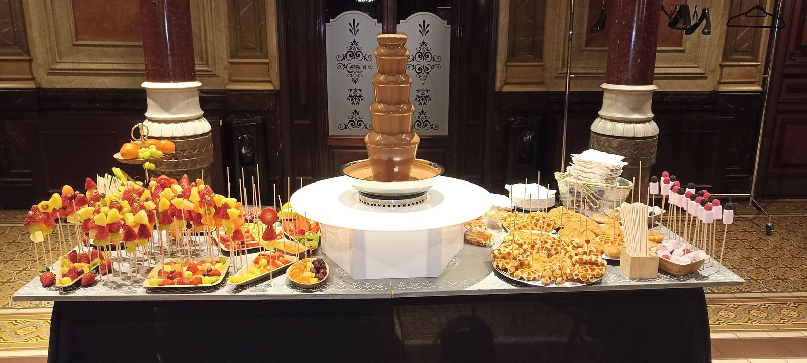 Fuente de chocolate con fruta para eventos en Barcelona, Girona, Tarragona y Lleida