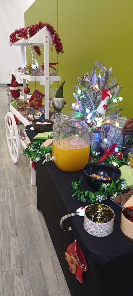 Mesa de chuches del candy bar de Hola Festa
